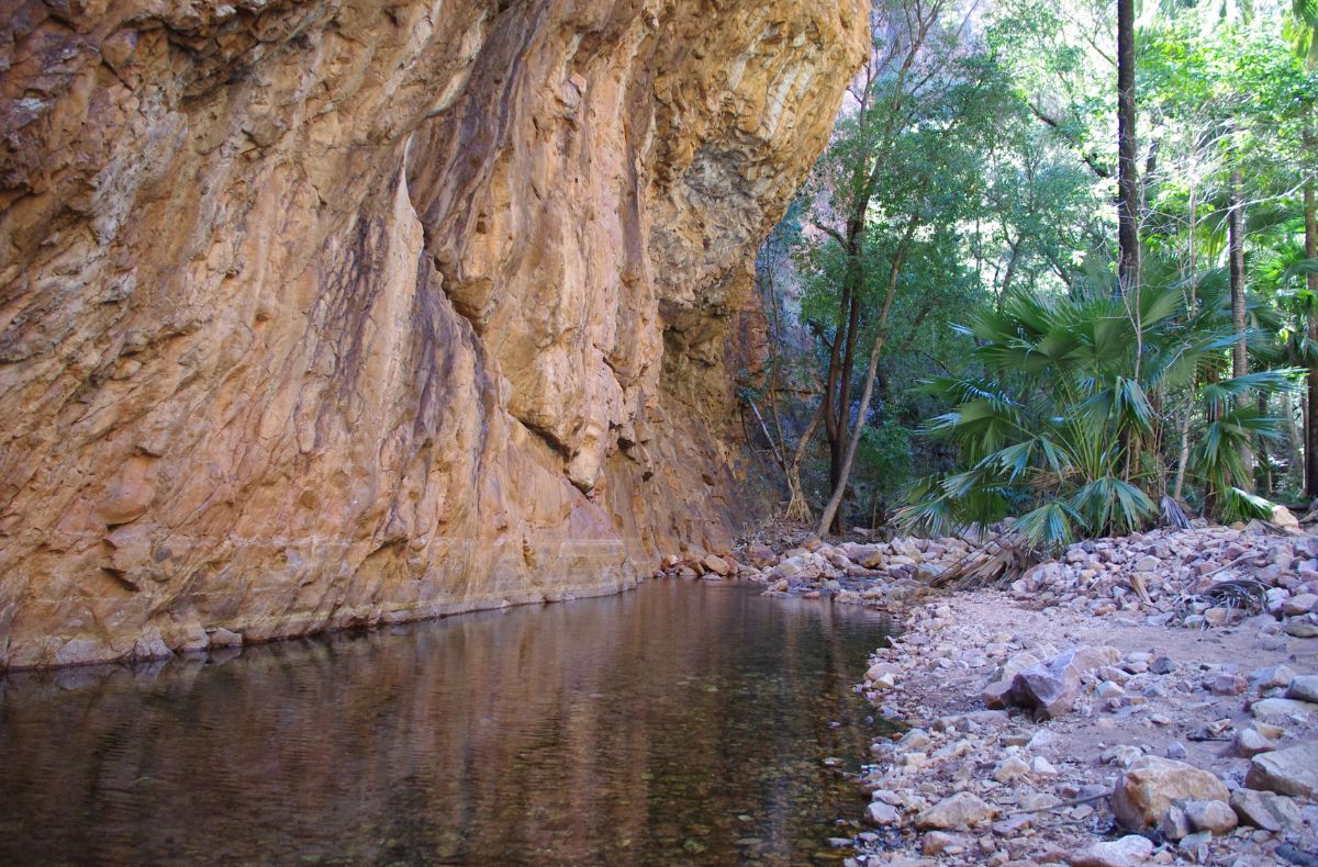 El Questro Gorge offers a shaly rock path